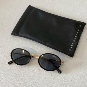 NWT Quay Oval Black Sunglasses